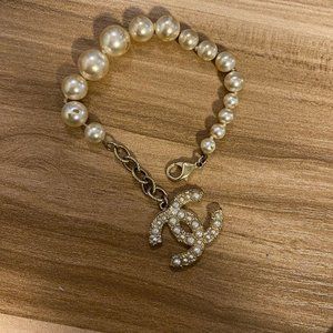 Chanel Pearl Bracelet with Pearl CC Gold